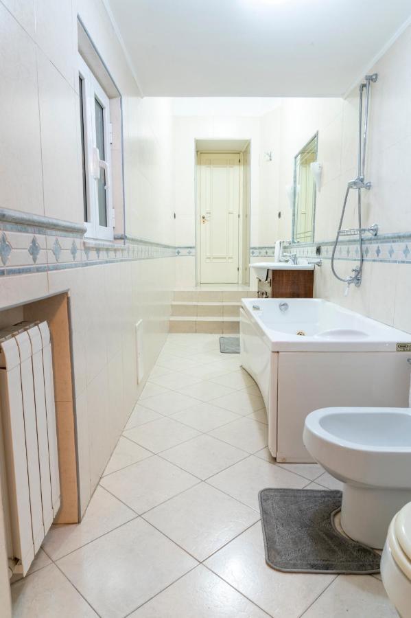 Deluxe Apartment With Garden In Vomero ナポリ エクステリア 写真