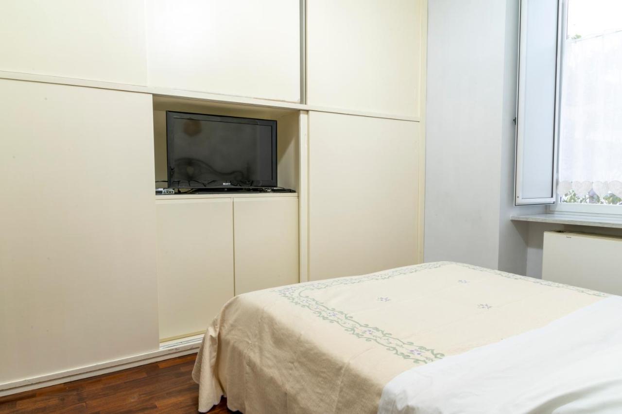 Deluxe Apartment With Garden In Vomero ナポリ エクステリア 写真